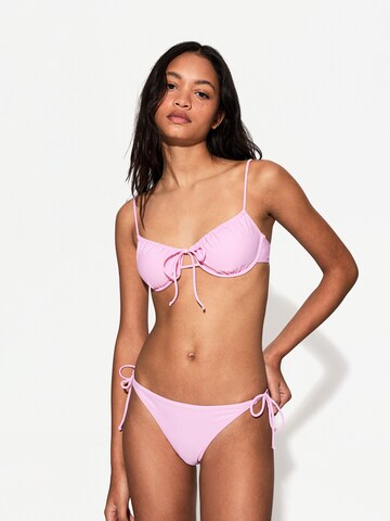 Bershka T-Shirt Bikini in Pink: Vorderseite