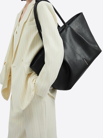 Victoria Hyde Handbag ' Ada ' in Black: front