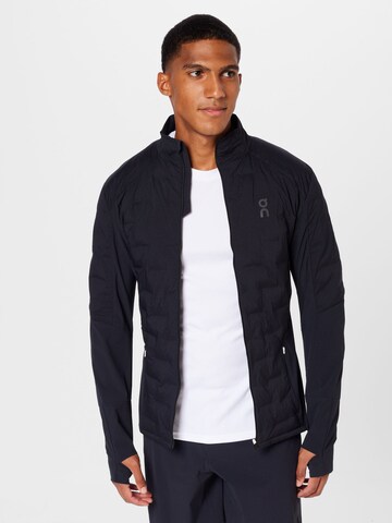 On - Chaqueta deportiva en negro: frente