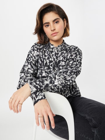 BRUUNS BAZAAR Blouse 'Geranium Ava' in Zwart