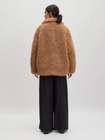 EDITED Overgangsjakke 'Oversize Elva ' i beige