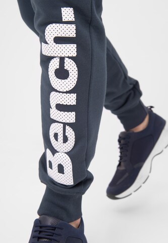 BENCH Regular Hose in Blau