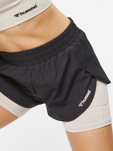 Slimfit Pantaloni sport de la Hummel pe negru