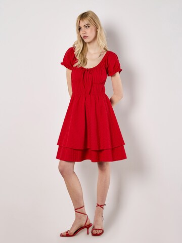 Robe ' ' Apricot en rouge