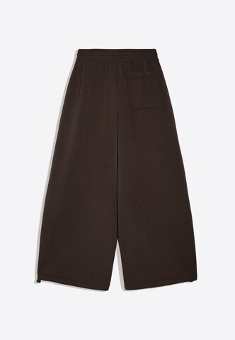 Barrel Pantaloni cutați de la Bershka pe maro