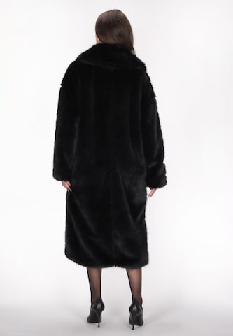 faina Wintermantel in Schwarz