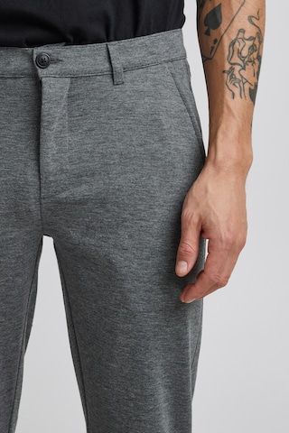 Coupe slim Pantalon chino 'Dave' !Solid en gris