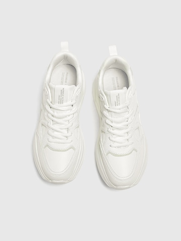 Pull&Bear Platform trainers in White