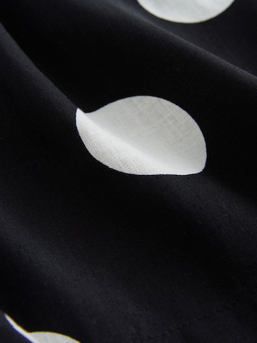 Next Regular Shorts in Schwarz