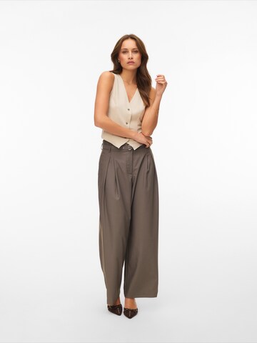 Gilet 'VMMYMILO' VERO MODA en gris