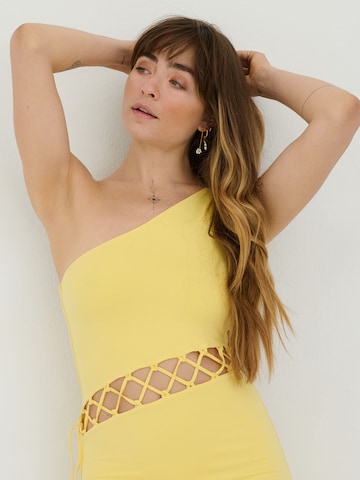 ABOUT YOU x Sofia Tsakiridou - Vestido 'Alma' en amarillo: frente