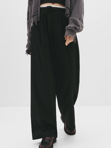 Loosefit Pantalon à pince Pull&Bear en noir : devant