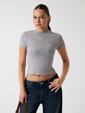 GUESS T-Shirt 'Licia' in Grau: Vorderseite