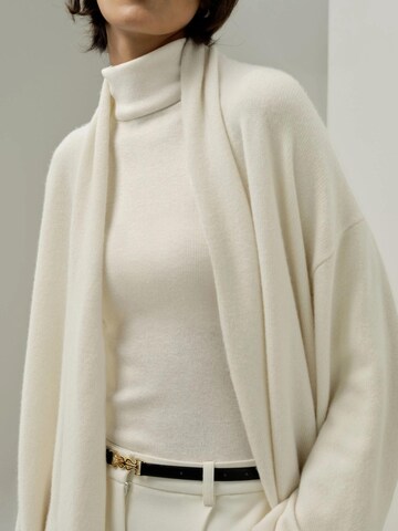 Giacchetta 'Kaschmir-Lounge-Jacket zum Umschlagen' di Lilysilk in bianco