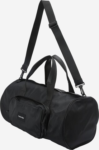 Borsa weekend di Calvin Klein in nero: frontale