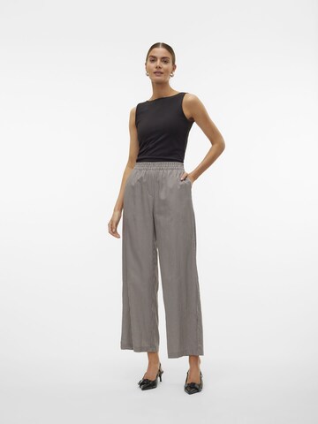 VERO MODA Loose fit Trousers 'ISABELLA' in Brown