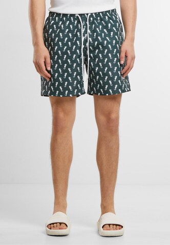 Shorts de bain Urban Classics en vert : devant