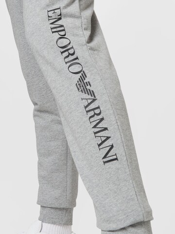 EA7 Emporio Armani Tapered Broek in Grijs