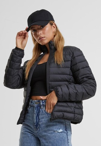 Urban Classics Välikausitakki värissä musta: etupuoli