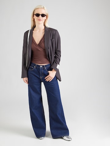 ABOUT YOU Toppi 'Bianca' värissä ruskea