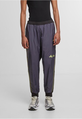 Tapered Pantaloni di PUMA in grigio