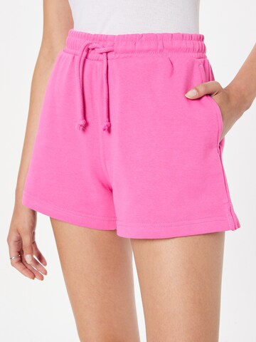 WEEKDAY Regular Shorts in Pink