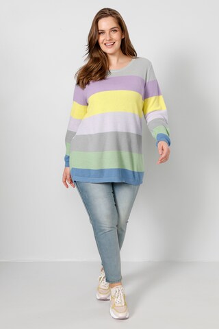 Janet & Joyce Sweater in Mixed colors: front