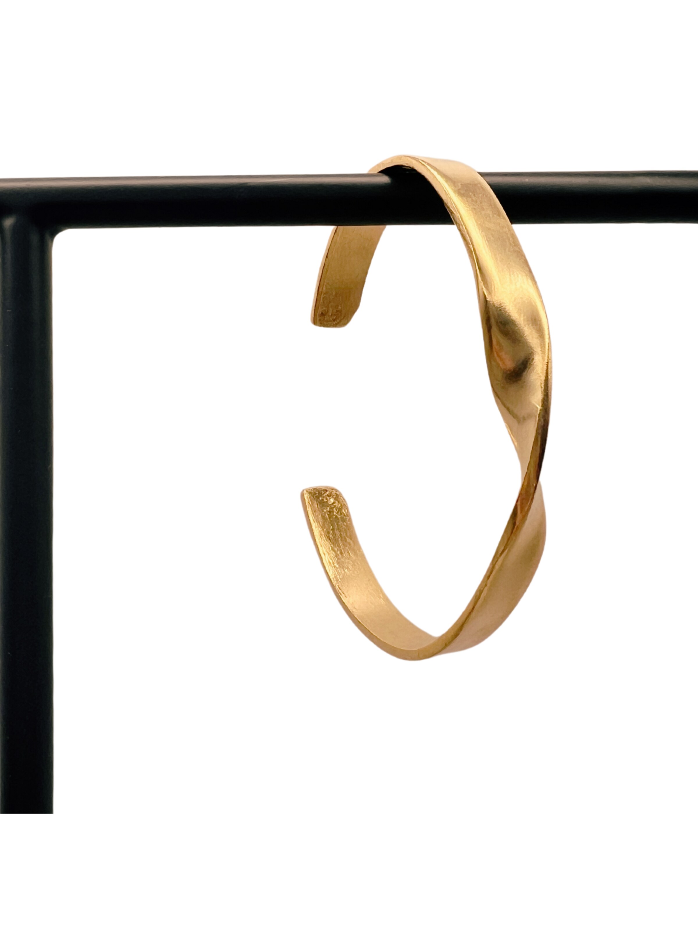 Les Reines Armband 'Golden Arc - Cuff Bracelet 24K Gold Plated' in Goud