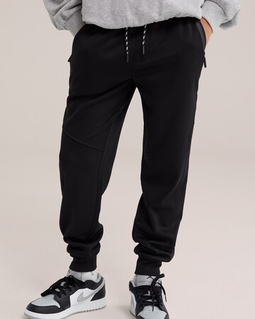 WE Fashion Tapered Παντελόνι σε μαύρο: μπροστά