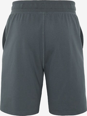 UNCLE SAM Regular Shorts in Grau