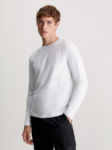 T-Shirt Calvin Klein en blanc : devant