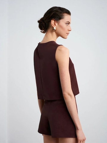 Dilvin Vest in Red