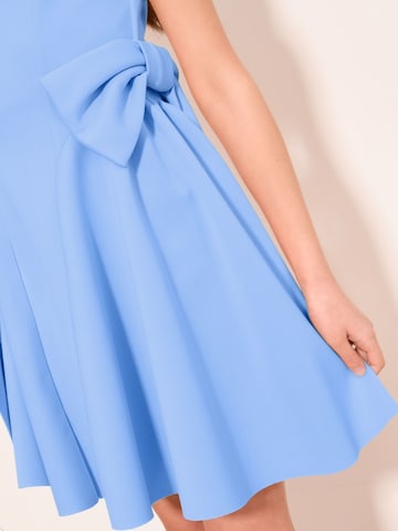 Rochie de la Lipsy pe albastru