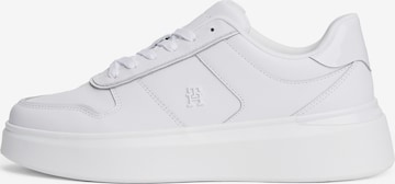 Sneaker low de la TOMMY HILFIGER pe alb: față