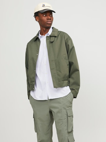 JACK & JONES - Chaqueta de entretiempo 'Santorini Harrington' en verde: frente