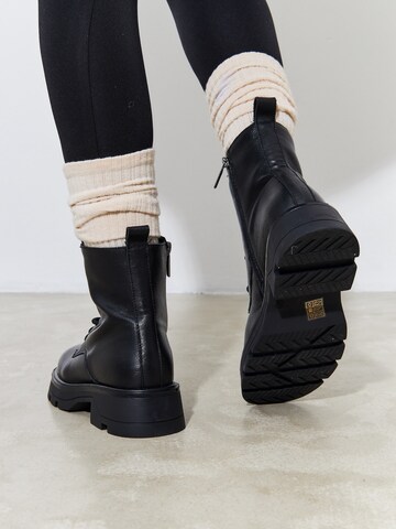 CESARE GASPARI Lace-up bootie in Black