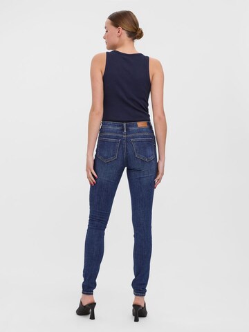 Skinny Jean 'SEVEN' VERO MODA en bleu