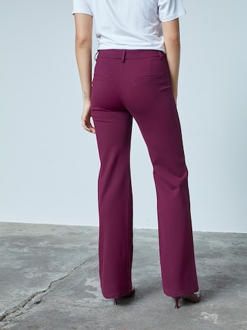 SISTERS POINT Regular Pants 'NEW GEORGE-7' in Red
