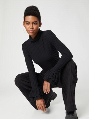 florence by mills exclusive for ABOUT YOU Koszulka 'Fame' w kolorze czarny: przód