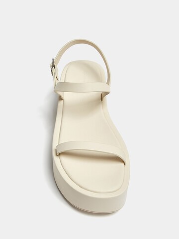 Pull&Bear Sandaalit värissä valkoinen