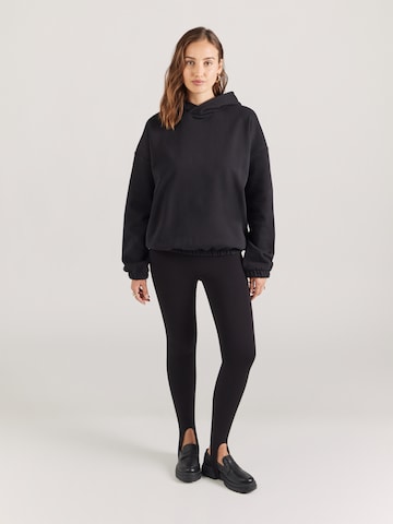 Tatiana Zidekova - Sudadera en negro