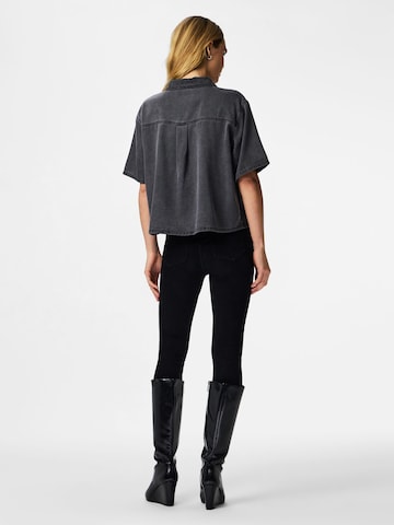 Chemisier 'PCSMIDI' PIECES en gris