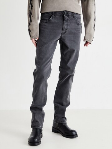 WRANGLER Regular Jeans 'GREENSBORO' in Schwarz: Vorderseite