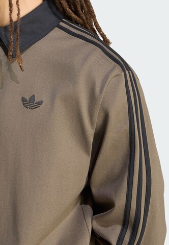 ADIDAS ORIGINALS - Camiseta en marrón