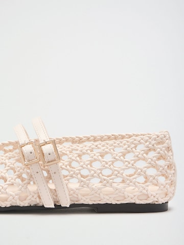 Ballerina con cinturino di Lipsy in beige