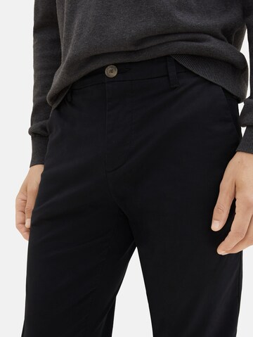 Coupe slim Pantalon chino 'Travis' TOM TAILOR en noir