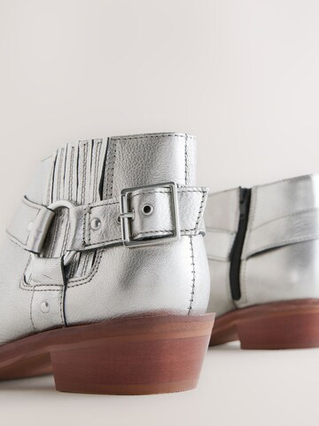 Botine de la Next pe argintiu