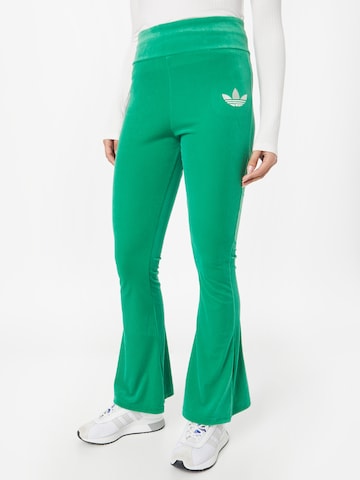 Evazați Leggings 'Adicolor 70S ' de la ADIDAS ORIGINALS pe verde: față