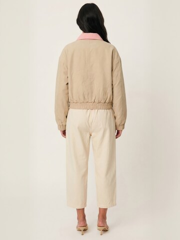 Giacca di mezza stagione ' Sablecras ' di Crās in beige