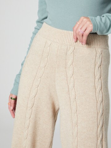 florence by mills exclusive for ABOUT YOU - Pierna ancha Pantalón 'Rosa' en beige